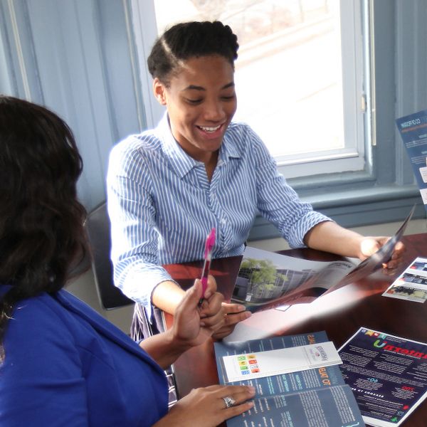 Graduate students working together 600x600 Graduate students working together