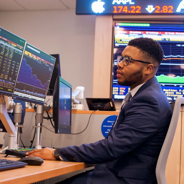 Business student in money club 600x600 Business student in money club