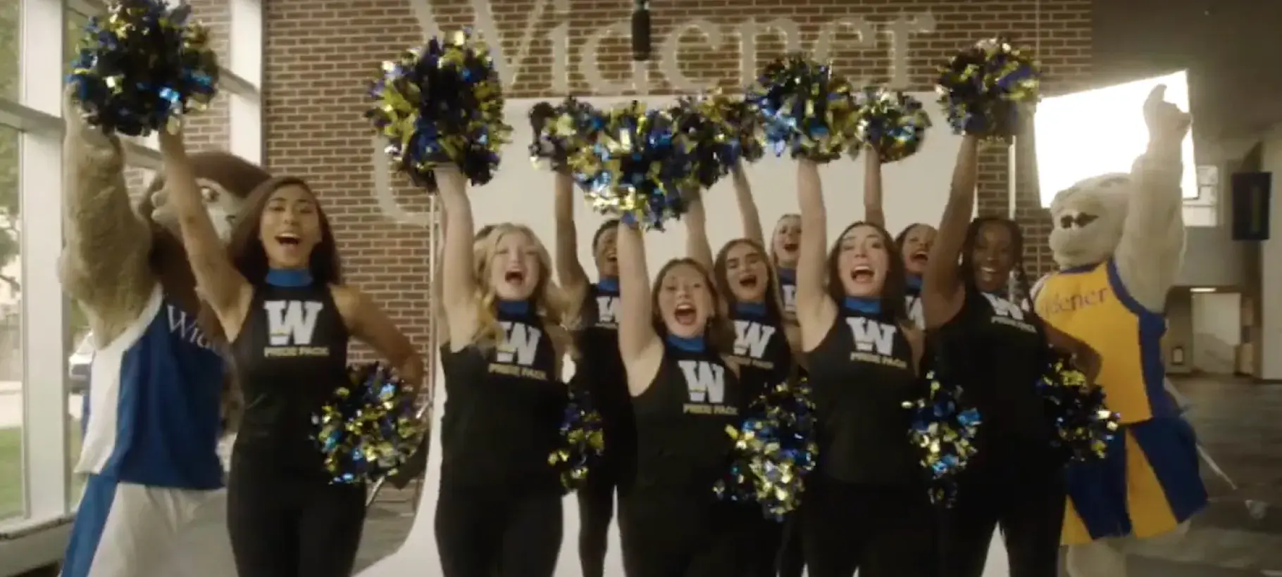 Widener University Cheer Team & Mascots 